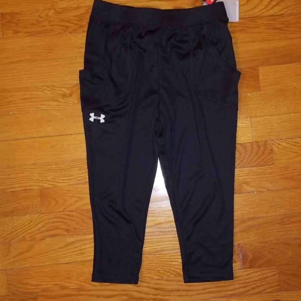 Boys size 5 Under ARMOUR  (brand new)